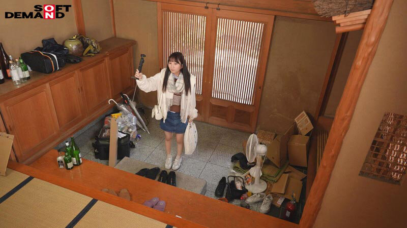 長身スレンダー美女が粘着オジサン達にかわりばんこでずーーっとイかされ続ける1日限りのワケあり合法共同生活 18歳絶頂開発 皆川らん 2枚目