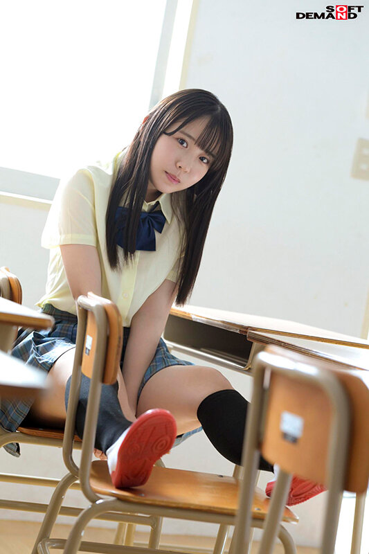 地味巨乳で押し弱サセ子の同級生に、イケてない男子たちが学校中でこっそり抜いてもらった一年間の盗撮記録 柏木こなつ 画像3