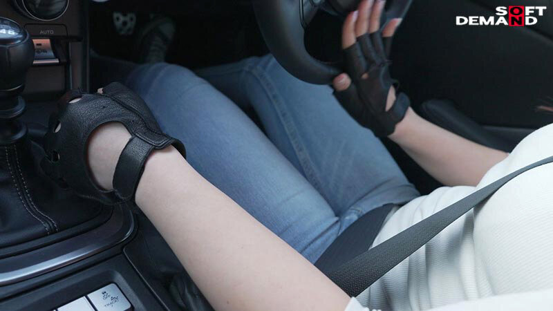 旦那より運転が上手いMTドライバー 結婚2年目にしてレスの欲求不満を男優に引き出され、恥じらいながらも性欲の詰まった肉感マシマシのデカ尻を解放する…南城リノ（28）AVデビュー 画像15