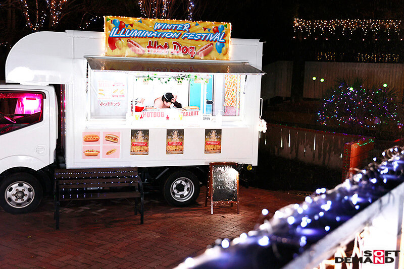 SDAM-7301 Moa Edition A Female College Student Who Came To See The Illuminations During Winter Vacation "Would You Like To Sell A Half-Naked Mobile Shop?" Can You Get It?