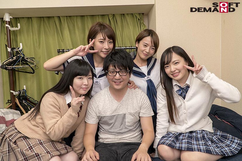 ガチ童貞素人限定！あなたの自宅で4人の美少女が突撃ハーレム筆下ろし♪ しかも真正中出しスペシャル！！ 画像8
