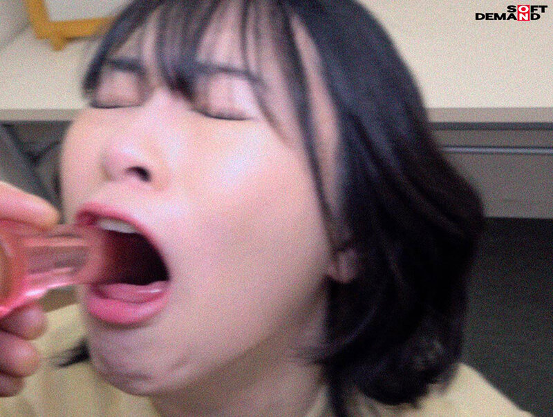 伝説の昭和アイドル おじさんボイトレ講師による喉奥拡張イラマ映像が流出。 門倉すず_11