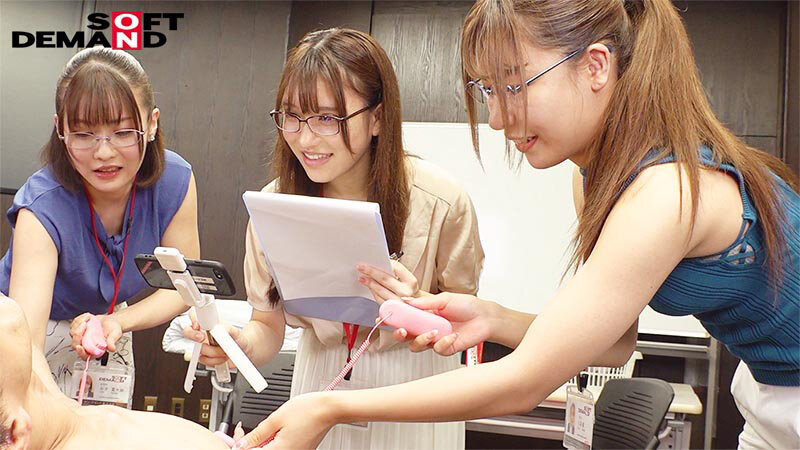 全裸男性を複数名の着衣SOD女子社員がじっくり恥じらい研究報告 真剣チクビ囲み実験 SOD性科学ラボ REPORT18 敏感反応に戸惑いながらも膨らむ乳首と脈打ちペニスから目が離せない19名 - Image 4