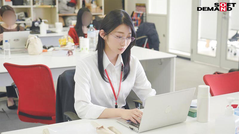 【特典版】秘書 守屋よしの 初AV出演 画像4