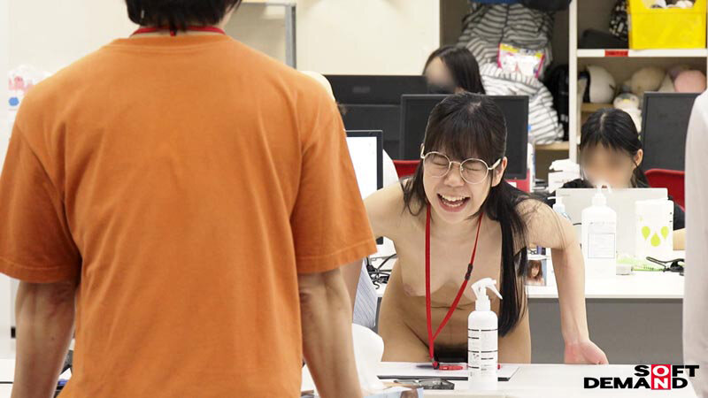 会社で服を着ていないのは一人だけ!ハダカの尊さを身をもって学ぶ SOD女子社員 全裸業務 タオル一枚男湯入ってみませんか?ミッションテストプレイ編 社内露出&普段一緒に働く同僚(たまに男優さん)からザーメン採取5名報告 14枚目