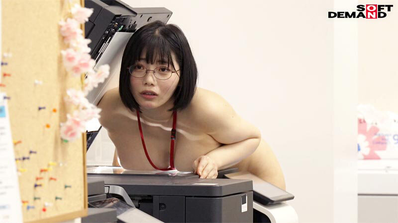 会社で服を着ていないのは一人だけ!ハダカの尊さを身をもって学ぶ SOD女子社員 全裸業務 タオル一枚男湯入ってみませんか?ミッションテストプレイ編 社内露出&普段一緒に働く同僚(たまに男優さん)からザーメン採取5名報告 20枚目