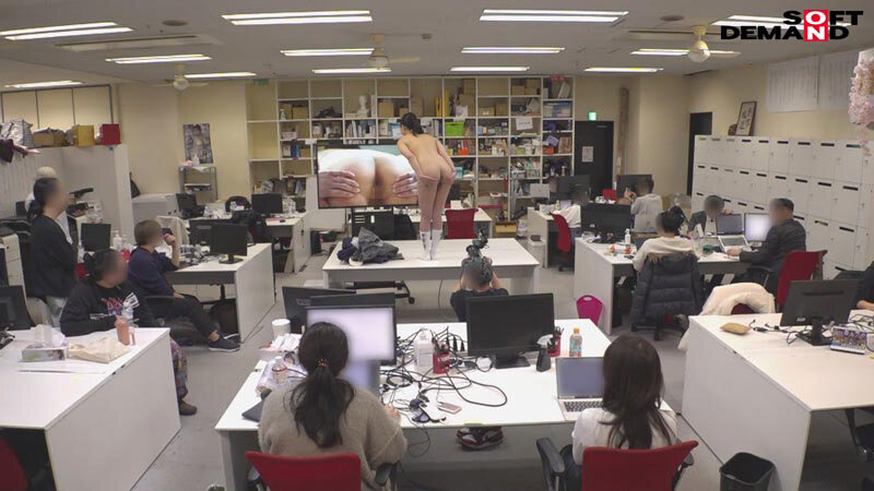 SOD女子社員 AV出演業務 制作部 中途1年目 岡島明来（24） 初客観単体SEX 平日昼間社内連れ回し声ガマンSEX おもちゃオナニー イカされまくり初4P 公開全裸挨拶 画像20