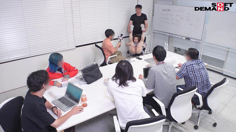 マ○コまる出し!半裸AD羞恥業務 SOD女子社員 制作部 新田好実 画像9