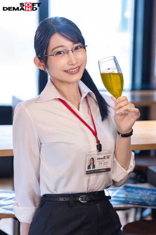 平日の昼間から恐縮ですが、乾杯からの挿入に至りました。in 新宿のラブホ 秘書 守屋よしの 画像17