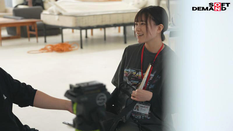 【特典版】SOD女子社員 制作部 中途1年目 岡島明来(24) 工口勉 初AV成果報告 画像2