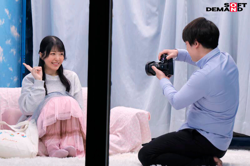 逆転マジックミラー号パート11 お洒落女子に「写真を撮らせてもらえませんか?」と声をかけ承認欲求を満たしたい素人娘をマジックミラー号に連れ込んでマジックミラーを逆転させてデッサン会場で生SEXを大公開するハメに! 画像8