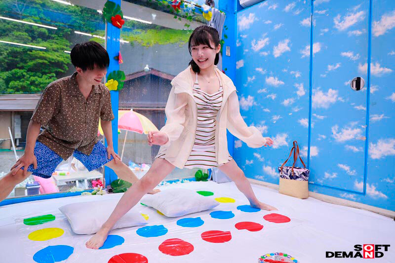 マジックミラー号 海辺で遊んでいる仲良し大学生グループに声をかけ水着でローションぬるぬるツ○スターゲーム！男女が密着状態で肌をこすりあってたら一線を超えて羞恥 SEX してしまうのか？！ 画像16