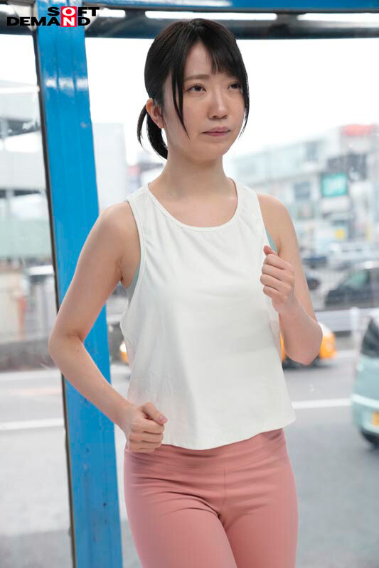 マジックミラー号 マンスジくっきり 美ジョガーナンパ ジョギング直後の全身から汗が噴き出る美ジョガーさんの股関節へストレッチ…からの電マ！着衣イキしまくりのアラサーオマ○コはデカチ●ポの誘惑を振り切れるのか？ 画像18