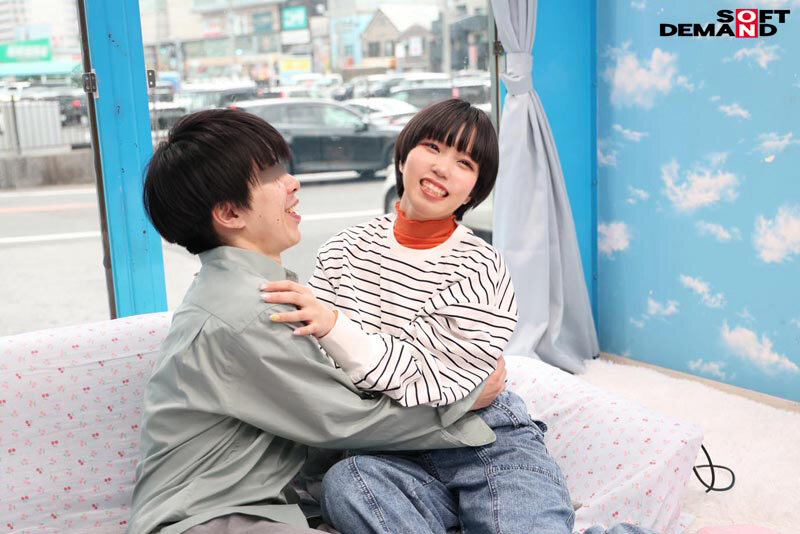 「童貞くんのオナニーのお手伝いしてくれませんか…」街中で声をかけた母性溢れる優しい巨乳女子大生が童貞くんを赤面筆おろし! 画像13