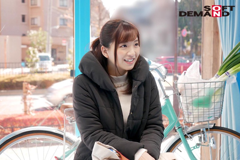 マジックミラー号×アクメ自転車 ママチャリ人妻限定!「みんな私の方を見てる気がするんですけど…」公衆の面前!?でイキまくる!ハリガタピストンで大量潮吹き絶頂アクメ!! 画像4