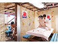 ビーチで見つけたラブラブカップル限定 海の家の無料エステ体験で愛しい彼女を彼氏の50cm隣で寝取ります！！ サンプル画像5