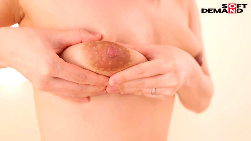 「産後の穴、使ってください」母乳をひねり出しながら旦那に命令されて寝取らせ調教 四六時中乳首ビン立ち真正マゾヒスト香坂ありす(23)AVデビュー 画像4
