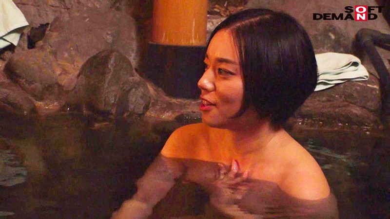 [SDNM-270]本物人妻レーベルデビューの奥様たちの豪華共演！夫婦で温泉旅行に来ていた3人の人妻にあれよあれよと逆寝取りされ最後はハーレム逆4P