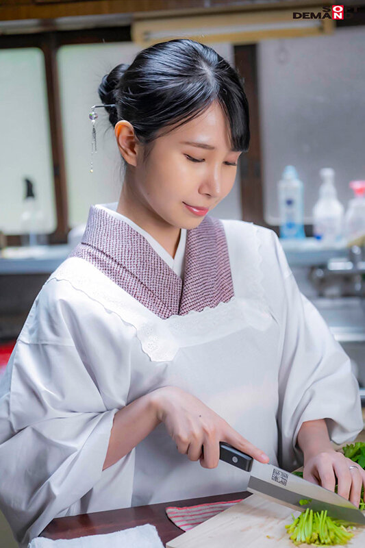 旦那の夕食と従業員のまかないとオナニーのおかずを考えて1日が終わってしまう、新婚さん 椿こはる 26歳 第2章 イラマチオ・拘束・そして初めての放尿 旦那を忘れて卑猥にイキ果てたマゾ性癖解放ドキュメント 画像3