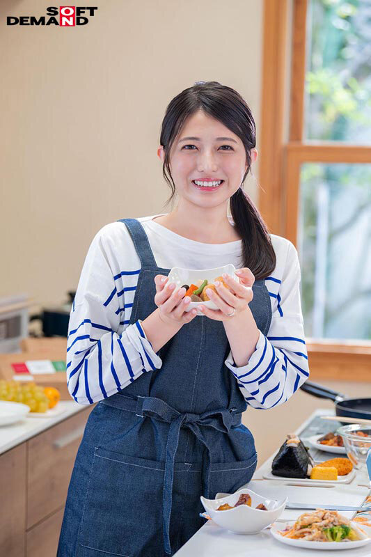 「人の役に立つことが大好き」こども食堂でボランティアに従事。料理が得意なお漏らし奥さん 足立美緒 30歳 AV DEBUT 画像3