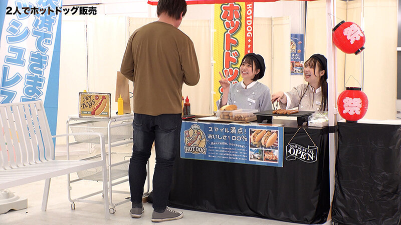 【FANZA限定】人気 AV 女優が挑戦!イカサレ屋台の中で 潮吹きながらホットドッグ売ってください!天馬ゆい 赤名いと パンツとチェキ付き 画像13