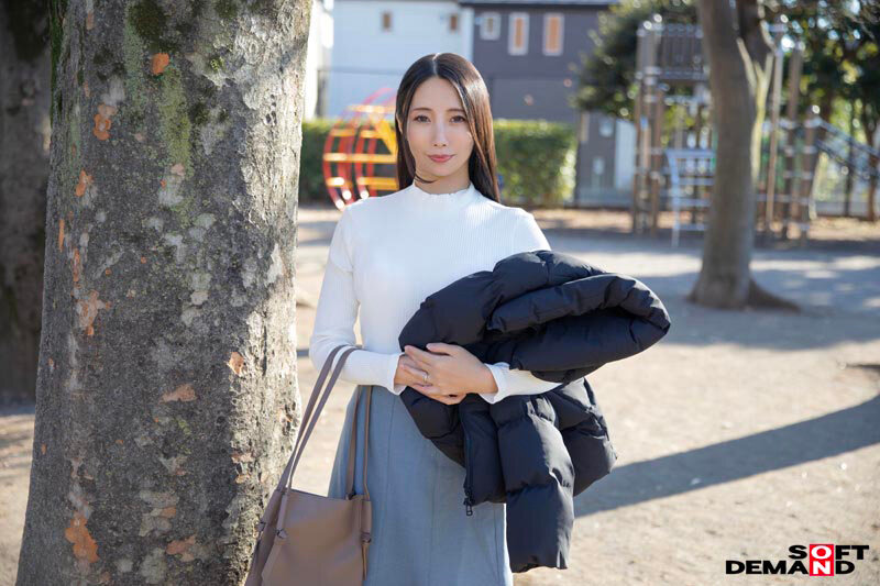 【本物人妻総集編】本物人妻15名が初めてのAV体験で見せたカメラの前での初セックス＆緊張と溢れる興奮を抑えきれない初中出し合計17SEX収録2枚組 10時間 画像13