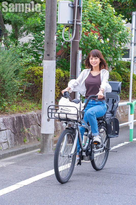 サンプル-保育園に子供を送ってから迎えまでの8時間 長男のサッカースポ少のコーチと、不倫セックスしまくっている絶倫ママチャリ妻。 天宮花南