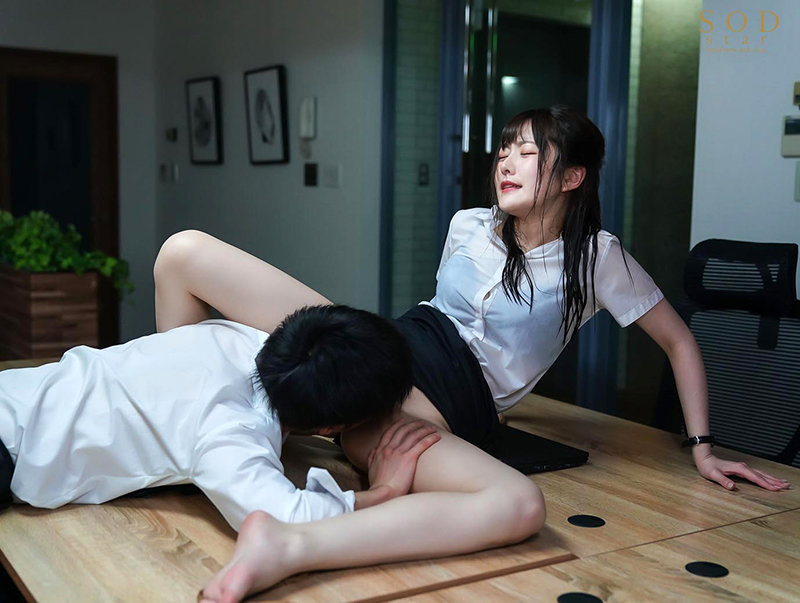 English Sub STARS-388 Alone With A Female Boss Who Longs For A Guerrilla Rainstorm Night At The Company ... We Couldn't Go Home And We Had Sex Until Morning Hikari Aozora