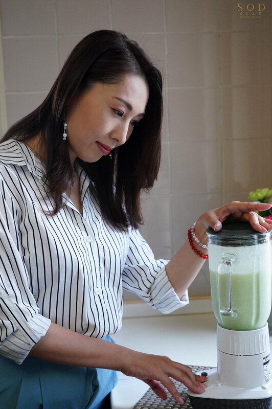 僕は子供部屋おじさんです。母で性欲処理をすませています。東京港区 白金高輪に住むママ 佐田茉莉子 画像3