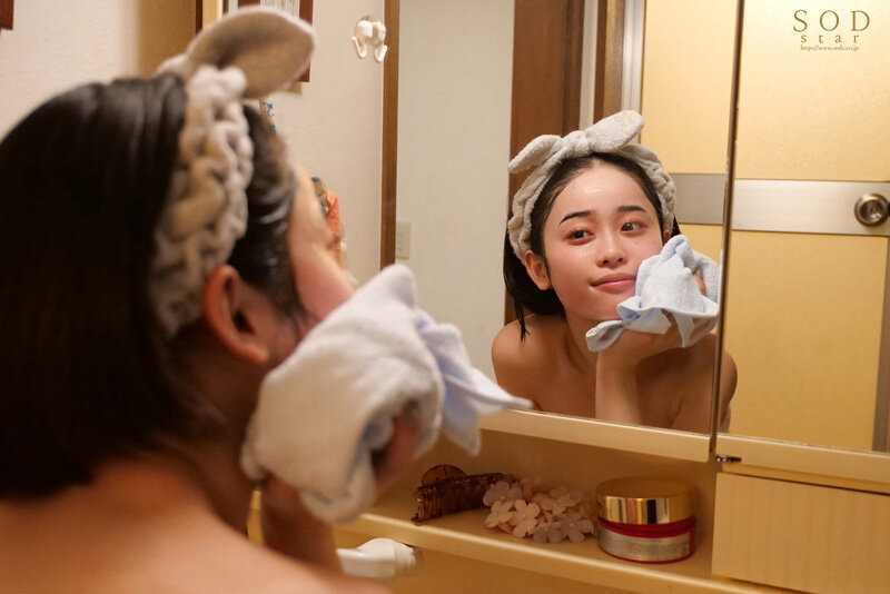 サークルの飲み会で酔いつぶれて目が覚めたら先輩の巨乳カノジョ宅にいて…部屋着から見える胸チラ、マンチラに我慢ができず襲ってしまい朝まで巣ごもり浮気SEX MINAMO 画像13
