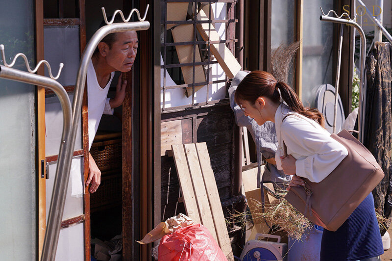 START-034 screenshot 2 At a garbage house while visiting a family...A female teacher with a strong sense of justice tries to rebuild her broken home, but for three days she continues to be used as a meat urinal by a scumbag father.Hikari Aozora