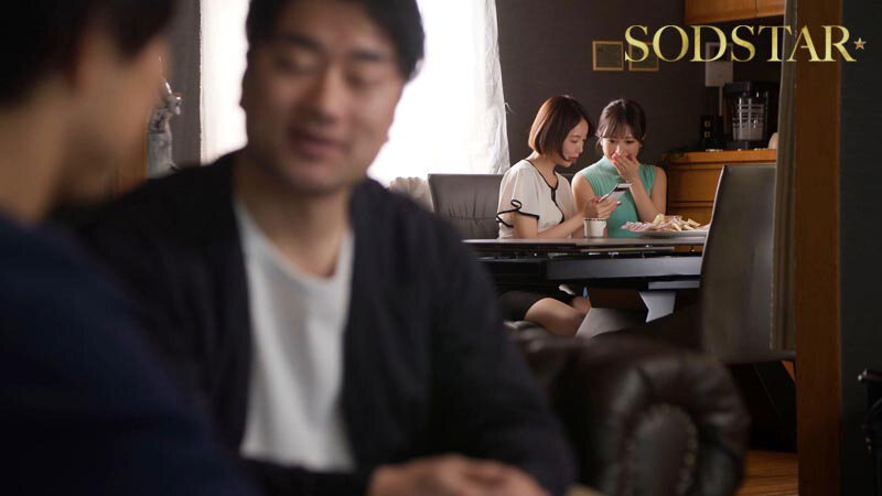 スワッピング趣味の変態夫婦にNTR性癖を植えつけられる!純粋ウブな庶民妻を金持ち夫妻に貸出したことでインモラルな快楽に沼ってしまう 小湊よつ葉 3枚目