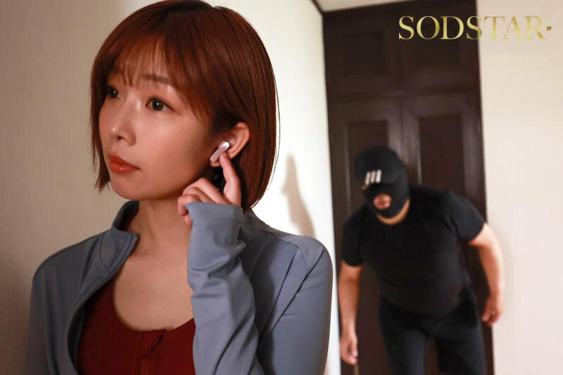 ランニング終わりのプリ尻スレンダーS級モデル美女を追跡して、バレずに自宅に押し入り汗だく潜入性交で濃密キメセク。 紗倉まな 画像3