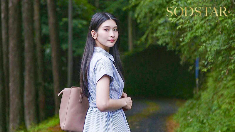 3日後にウェディングドレスを着る従姉 婚前最後の帰省中貸したままだった僕のタンクトップを着ている姿に15年募らせていた欲望が暴発した2日間 本庄鈴 画像19