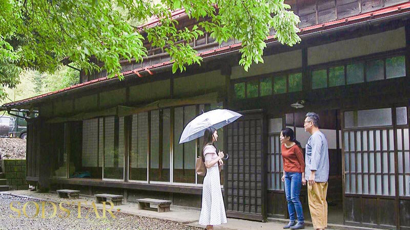 3日後にウェディングドレスを着る従姉 婚前最後の帰省中貸したままだった僕のタンクトップを着ている姿に15年募らせていた欲望が暴発した2日間 本庄鈴 画像3