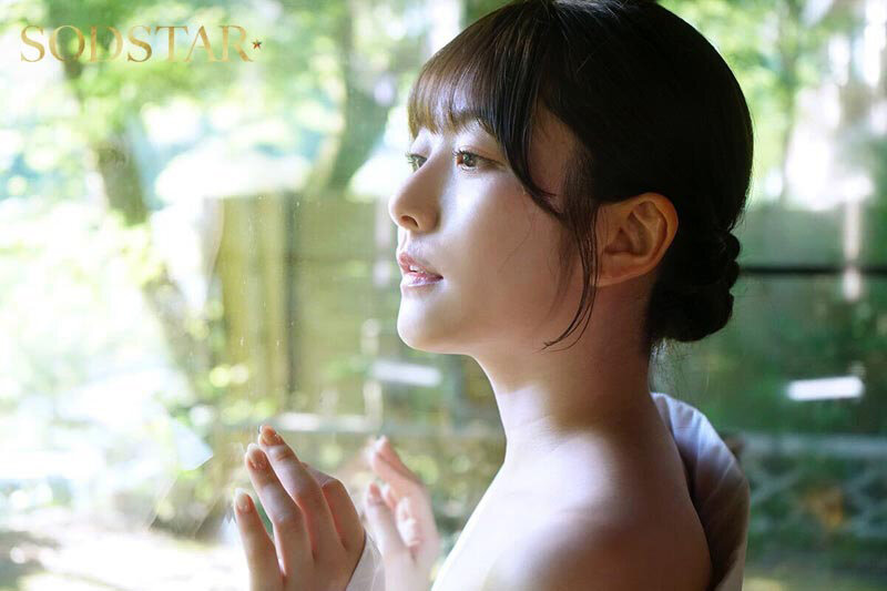 温泉旅行中の単独客やカップル 夫婦の男性を誘惑 館内で寝取りセックスをくり返す淫乱美人な若女将 青空ひかり