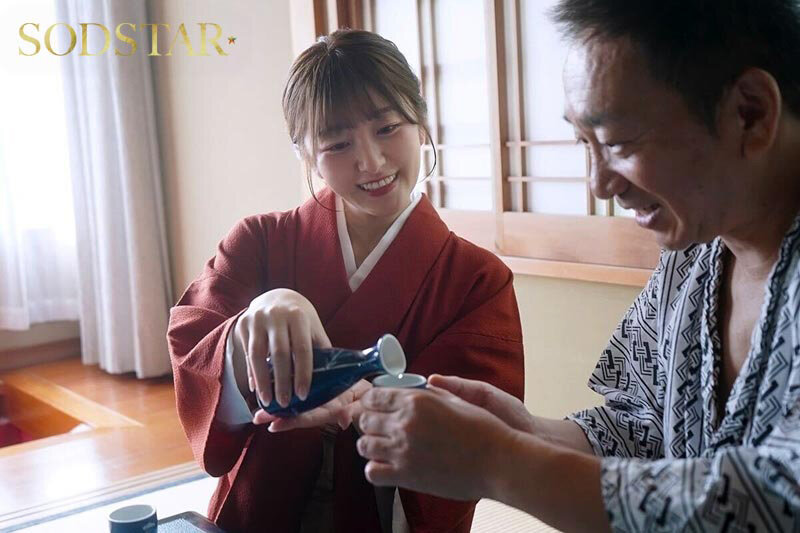 温泉旅行中の単独客やカップル 夫婦の男性を誘惑 館内で寝取りセックスをくり返す淫乱美人な若女将 青空ひかり