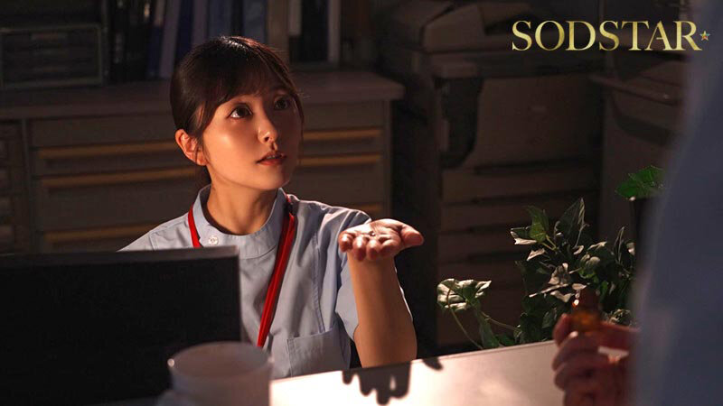 皆から好かれる院内のムードメーカー看護師A（26）職場で隠れモテしている既婚ドクターYが調合した謎のビタミン剤を盛られキメセク漬け ガンギマリよだれ垂れ流しグラインド騎乗位中毒者に 青空ひかり 画像3