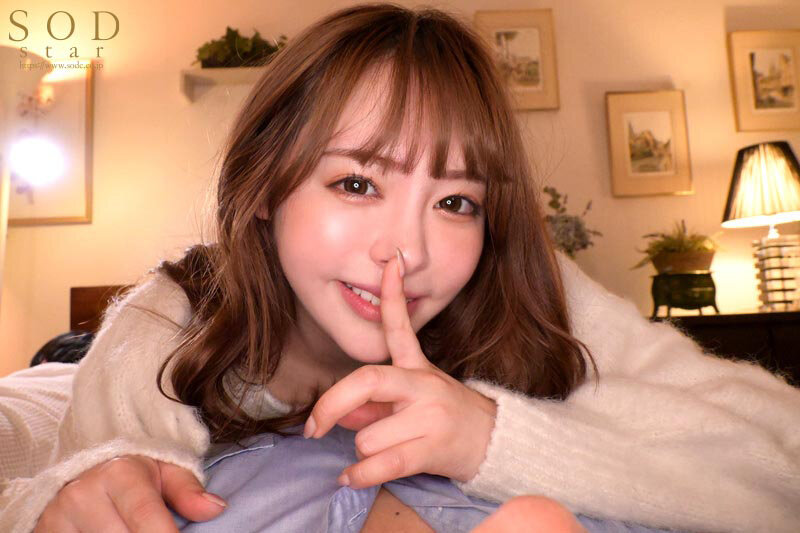 超至近距離で僕を誘惑してくる親友の彼女と…声が出せない密室、親友はすぐそこ！バレたら終わりなのに精子が止まりません…。小倉由菜 画像13