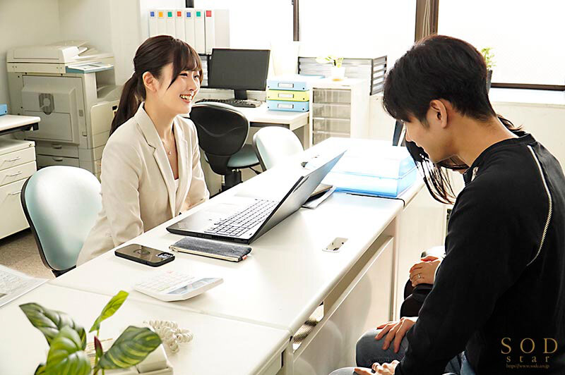 内見にきた新婚夫婦の旦那を寝取って契約成立させる不動産レディの生ハメ中出し営業 青空ひかり 画像2