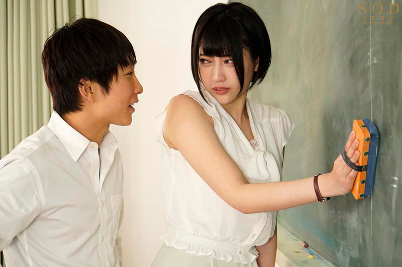 嬲られ文化祭。女教師を襲う盛りの男子校生たちに集団でマワされ中出しに屈してしまう… 夏目響 画像5