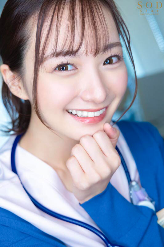検査入院のため訪れたクリニックで偶然再会した元カノナースと、夜勤中こっそりいたるところで生フェラ&ベロチューしまくった。 渚恋生 画像20