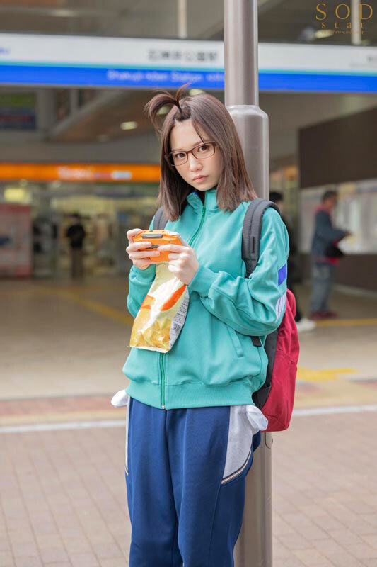 アラサー喪女ニート3 悪い男にナンパされた!ホスト風イケメンにホイホイついていったら、その仲間たちに干物マ×コをタライ回しにされちゃった。天宮花南 画像3