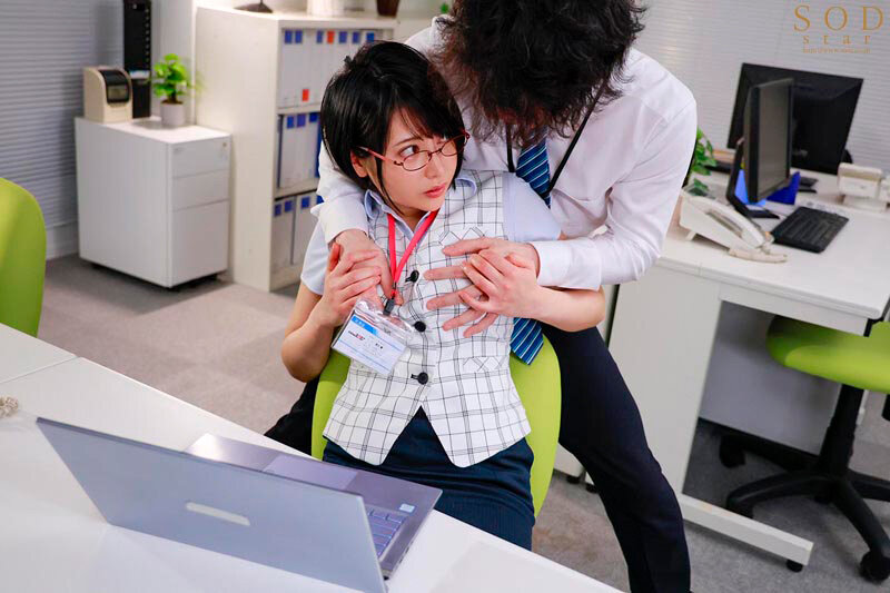 デリヘル呼んだらいつも領収書を突っ返してくる経理部の欲求不満OLと遭遇「まさか、飲食代で落とさないでくださいよ…」と言いつつ生本番させてくれ自宅でも会社でもヌいてくれる関係に 夏目響 画像9