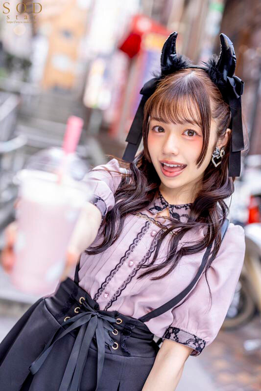 3匹のキモおじを生意気な地雷系メスガキがいいなりペット化!1日中どこでもず〜っと4P乱交デート! 葵ななせ 画像2