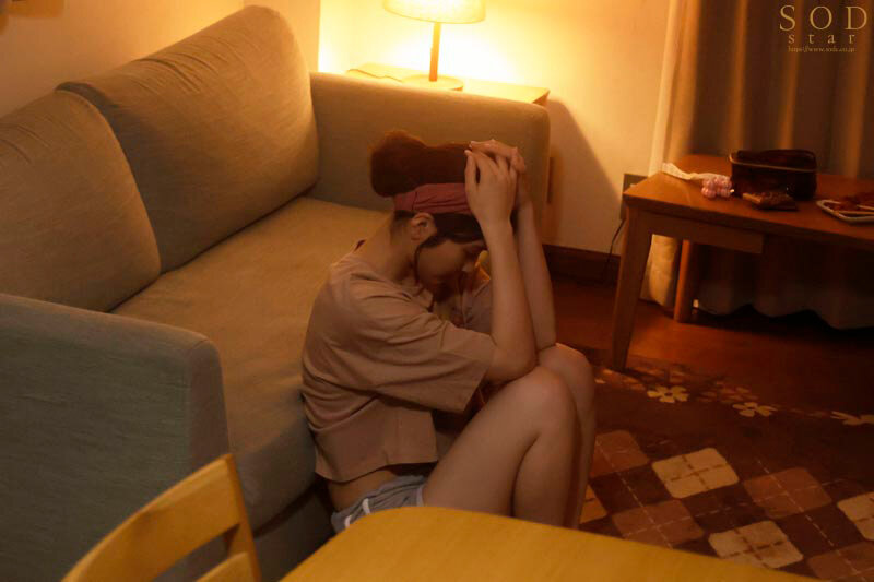 【数量限定】童貞の僕とキスの練習に付き合ってくれた旦那持ちの姉。暴走して中出しし続けた。SODstar×桃色かぞく 本庄鈴 パンティと写真セット 画像5