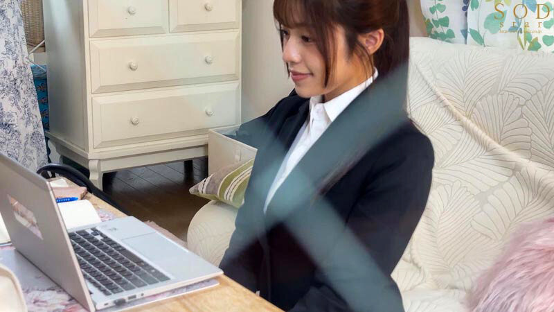半年間隠し撮りし続けていた隣人就活生(推定 G カップ)が家の前で潰れていたので、介抱のフリをして無抵抗なカラダを臭ツバまみれになるまで舐めまわした。 葵ななせ 画像5