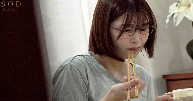 底辺ニート兄の溜まりすぎた悪臭精子を中出し性欲処理する日々を世界中に配信された神ライバーmaheee 唯井まひろ 画像3