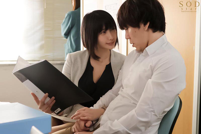 同棲するため物件を内見にきたカップルの彼氏を寝取って生ハメ中出しさせる淫乱巨乳な不動産レディ 夏目響 画像2