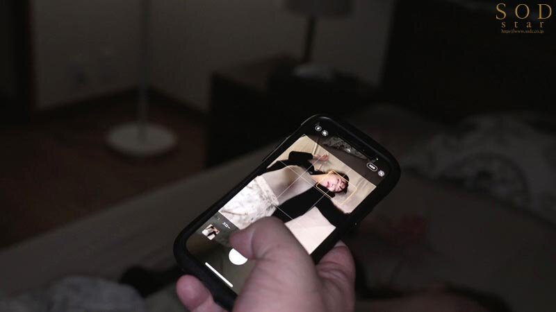 毎週土曜日、必ず俺の家の目の前で潰れている迷惑カップル。泥●中の彼氏の目を盗みだらしない彼女を1ヵ月かけて【オートマイキ(全自動絶頂)】するまで開発した。小倉由菜 画像4